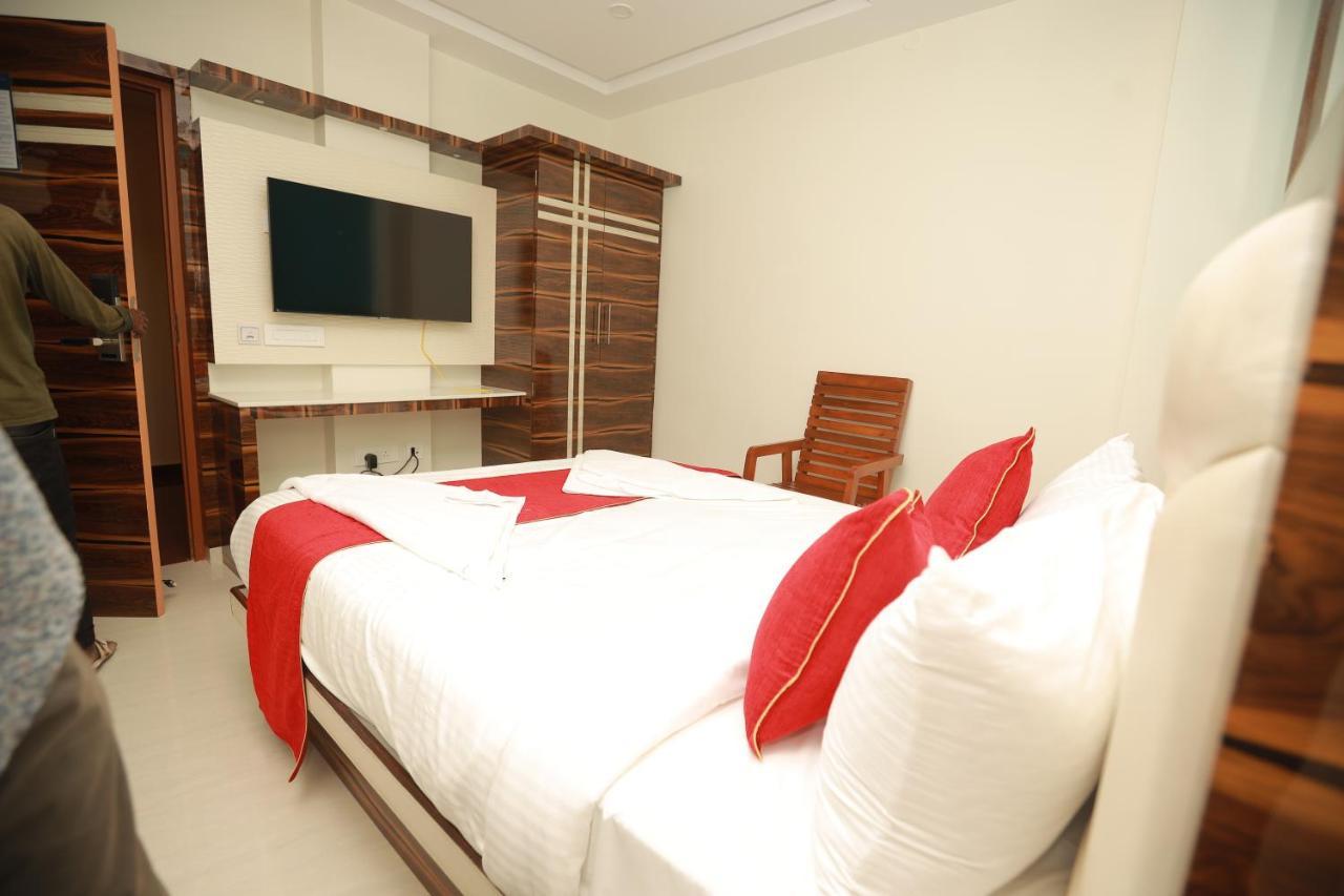 Sree Bharat Residency Hotel Alandurai Exterior photo