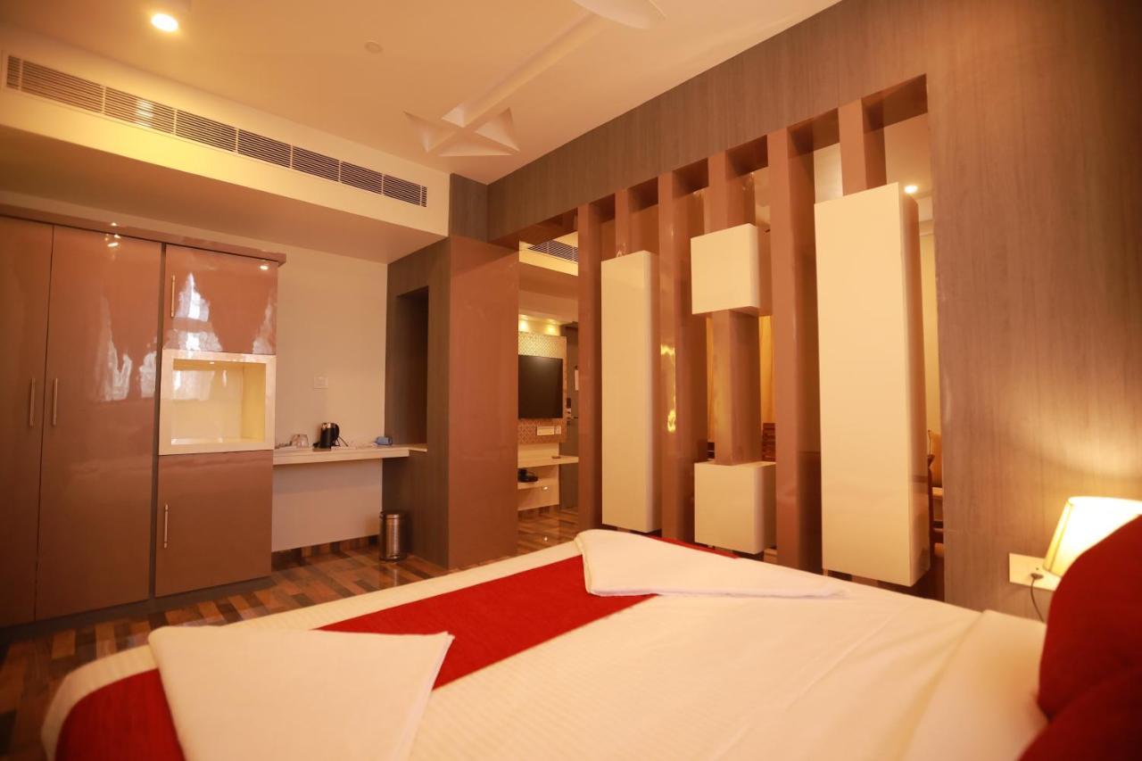 Sree Bharat Residency Hotel Alandurai Exterior photo