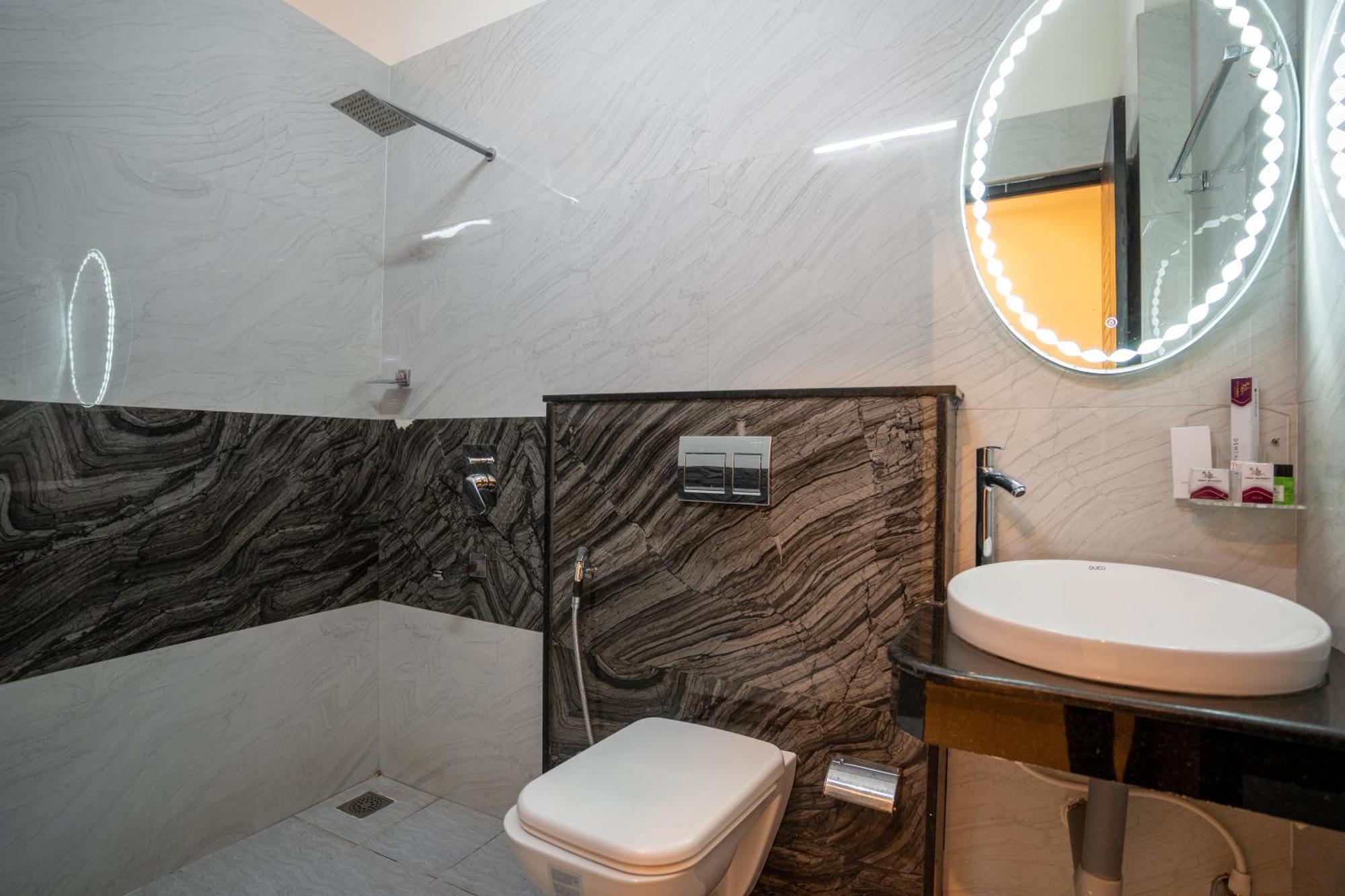 Sree Bharat Residency Hotel Alandurai Exterior photo