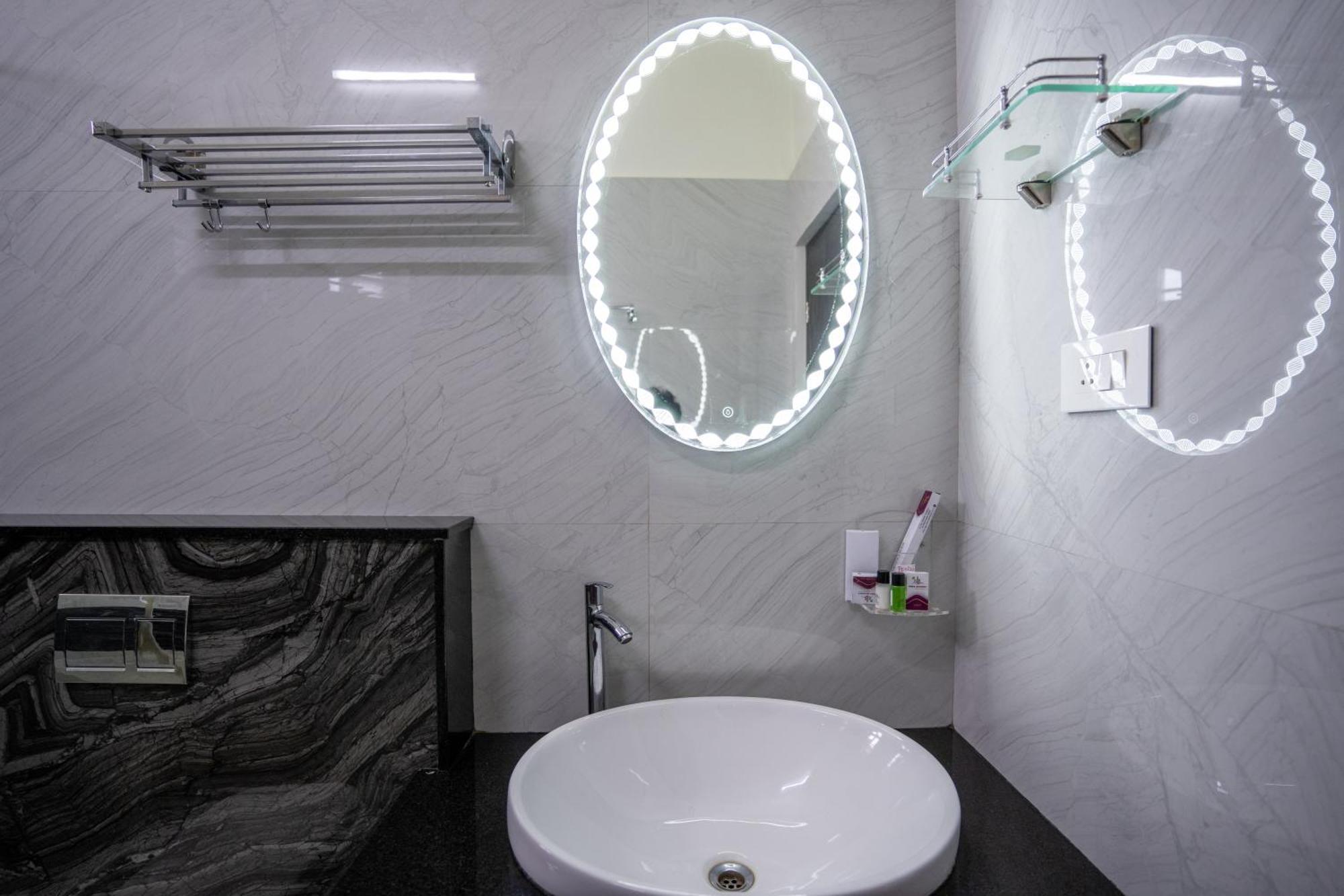 Sree Bharat Residency Hotel Alandurai Exterior photo