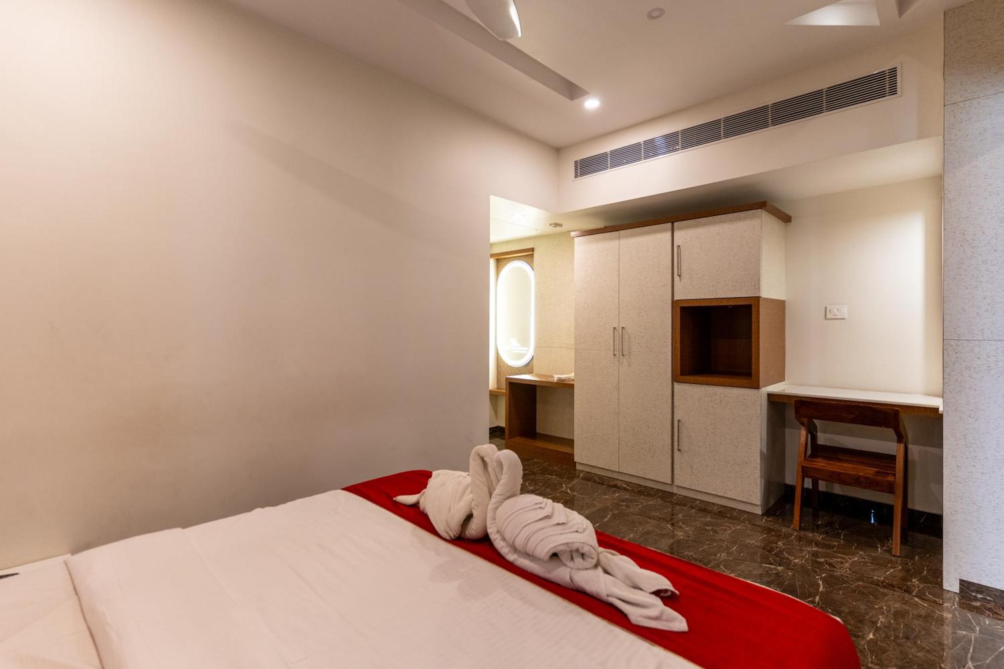 Sree Bharat Residency Hotel Alandurai Exterior photo