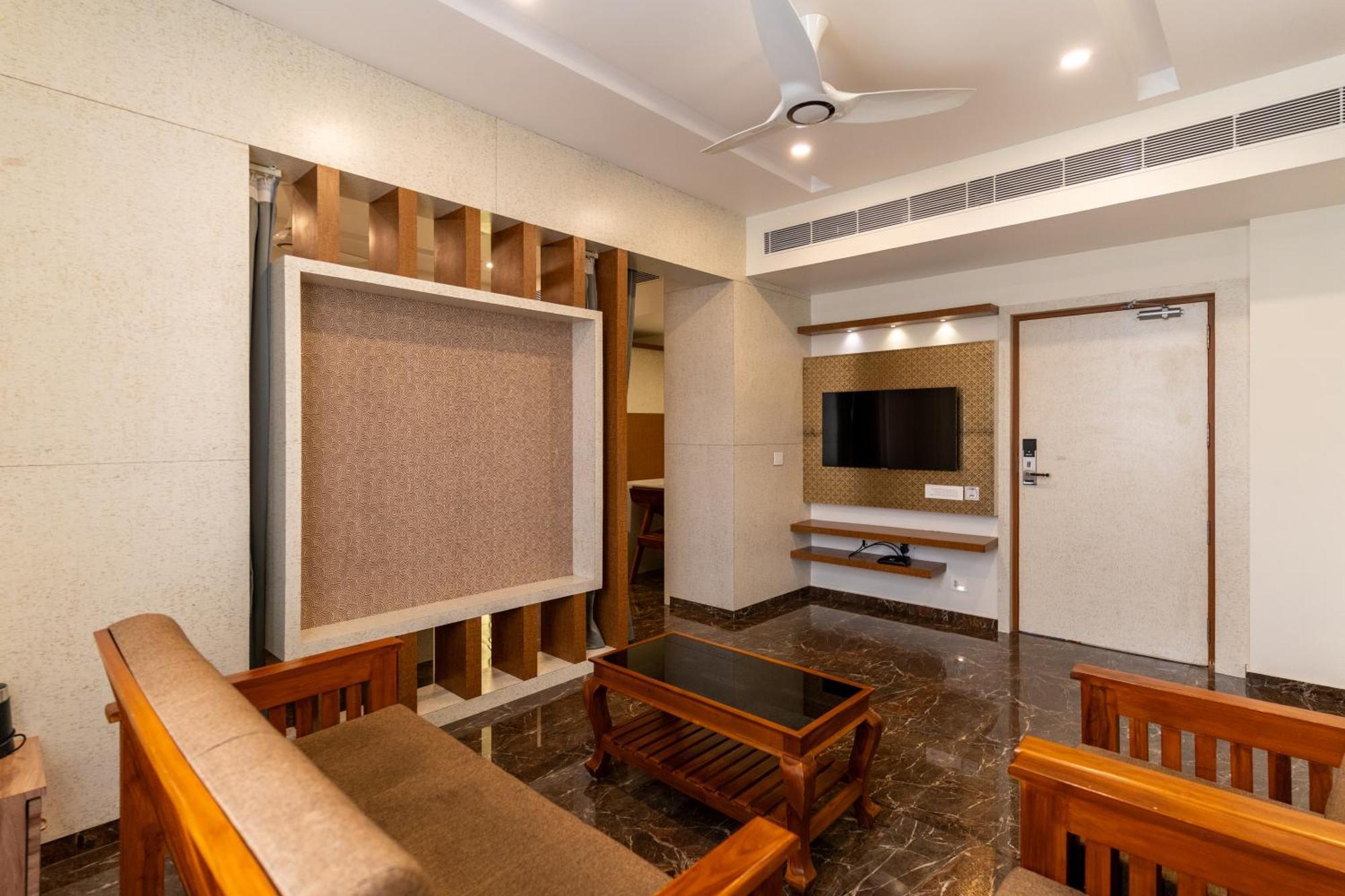 Sree Bharat Residency Hotel Alandurai Exterior photo