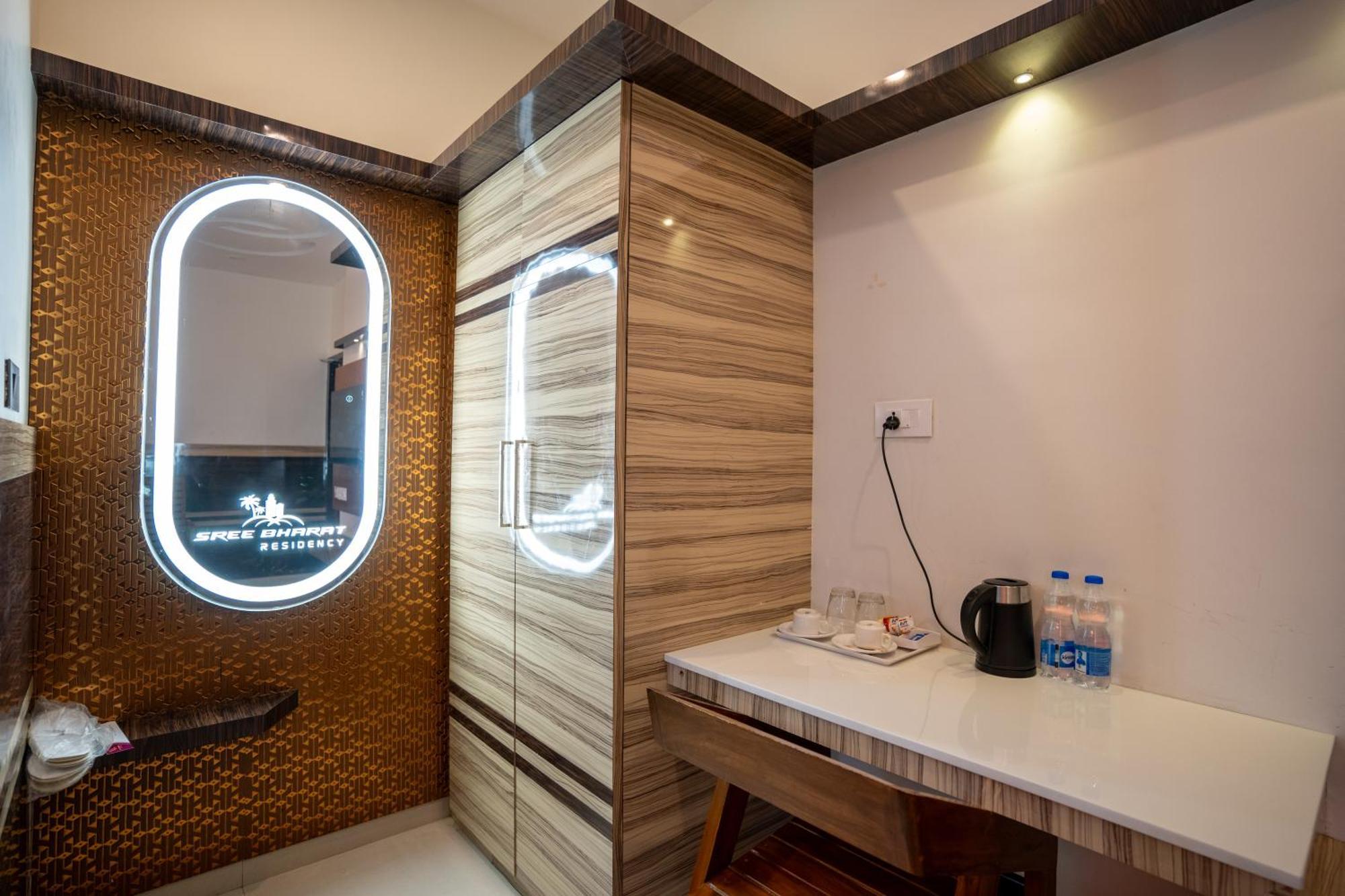 Sree Bharat Residency Hotel Alandurai Exterior photo