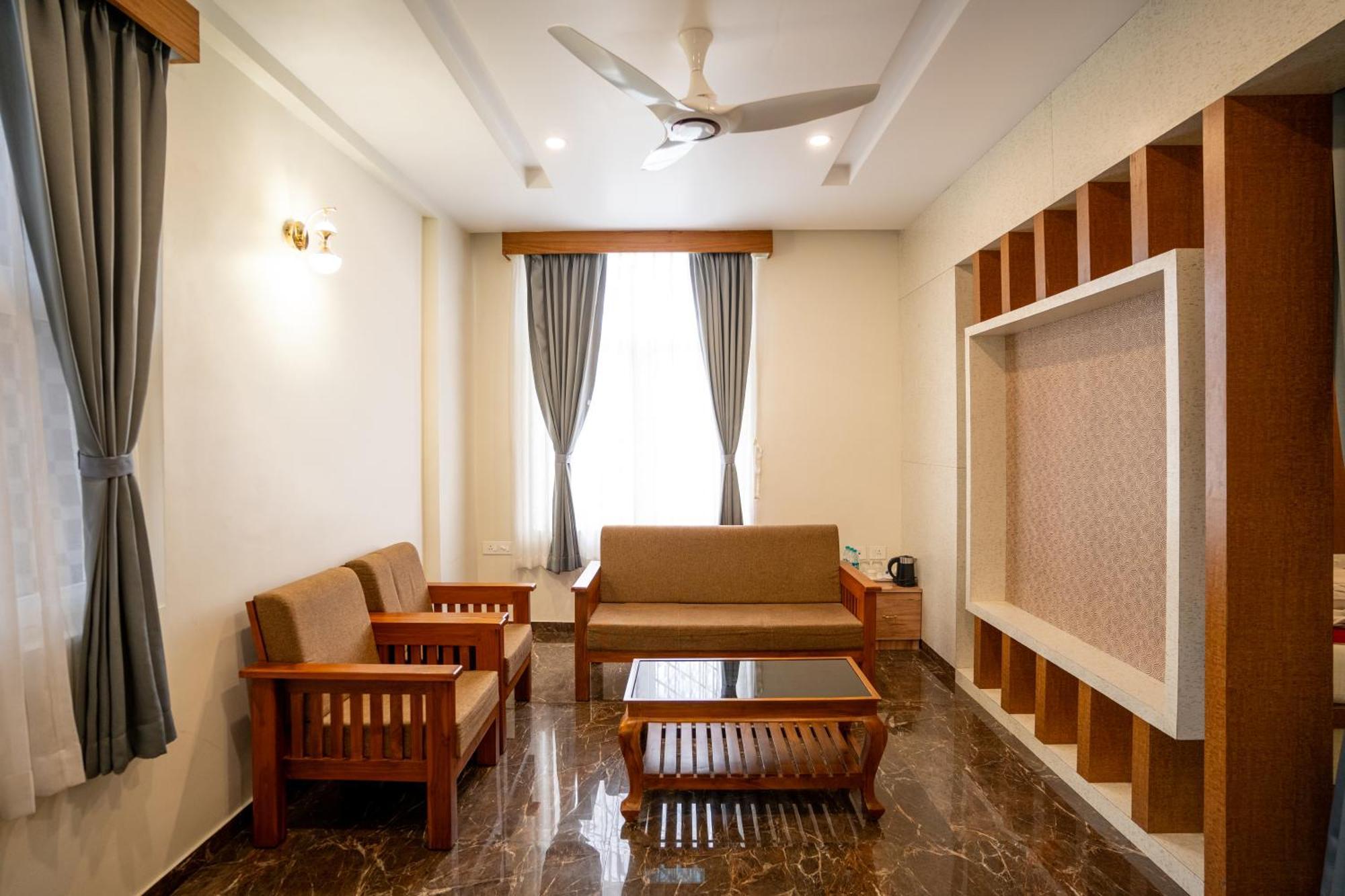 Sree Bharat Residency Hotel Alandurai Exterior photo