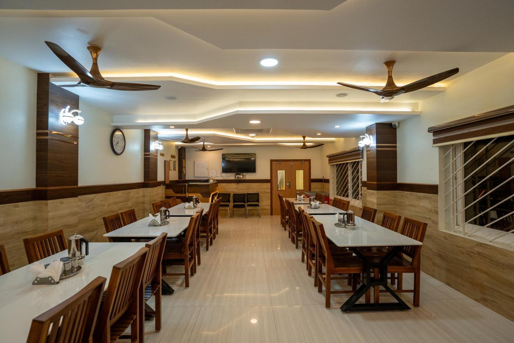 Sree Bharat Residency Hotel Alandurai Exterior photo
